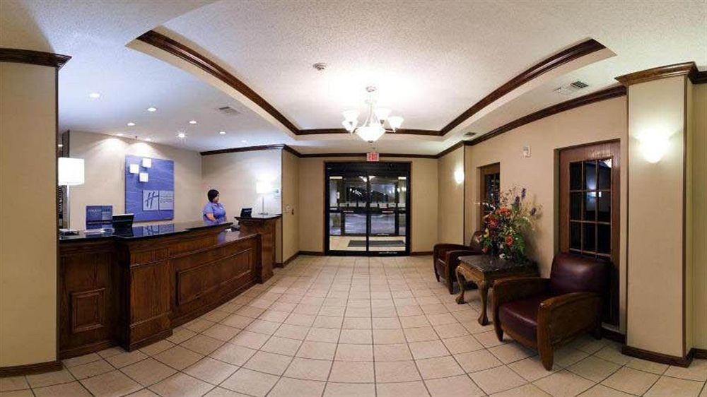 Holiday Inn Express Hotel & Suites Plainview By Ihg Exterior photo