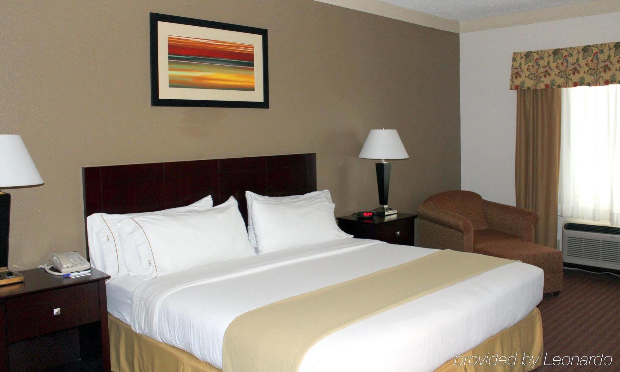 Holiday Inn Express Hotel & Suites Plainview By Ihg Exterior photo